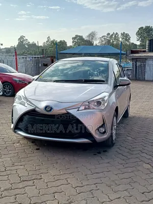 Toyota Vitz 2019 Silver