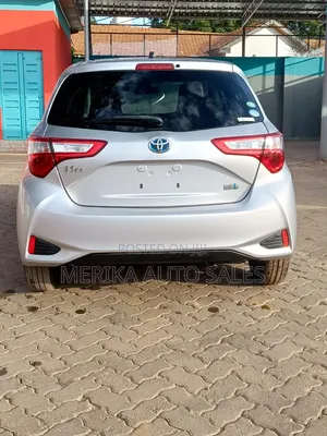Toyota Vitz 2019 Silver