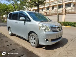 Toyota Noah 2013 Silver