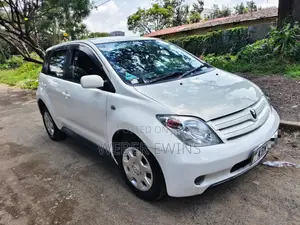 Toyota IST 2003 White