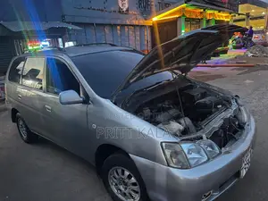 Toyota Gaia 2000 Silver