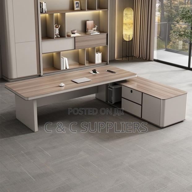 Director's Table-2.2 Meters - thumbnail 10