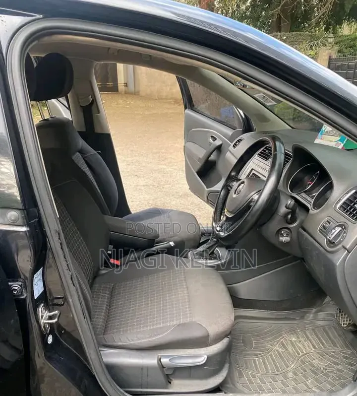 Volkswagen Polo 2015 Black
