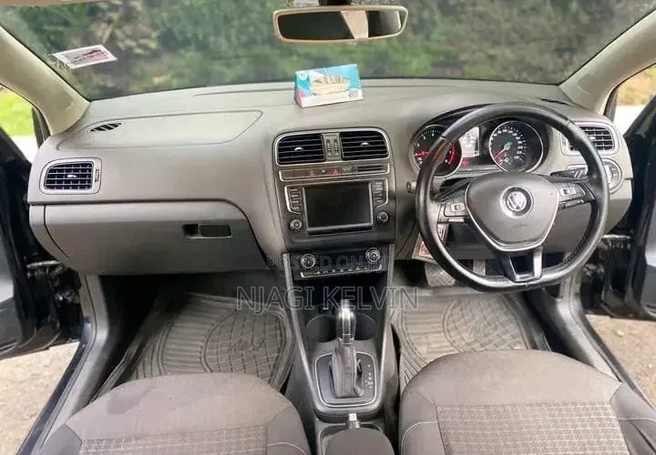 Volkswagen Polo 2015 Black