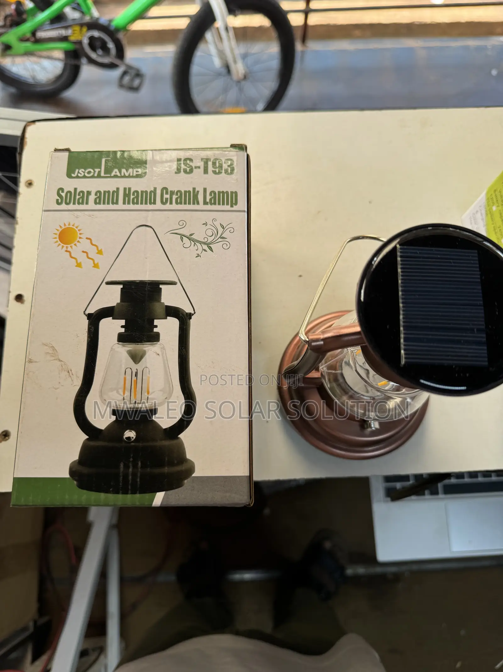 Solar and Hand Crank Lamp