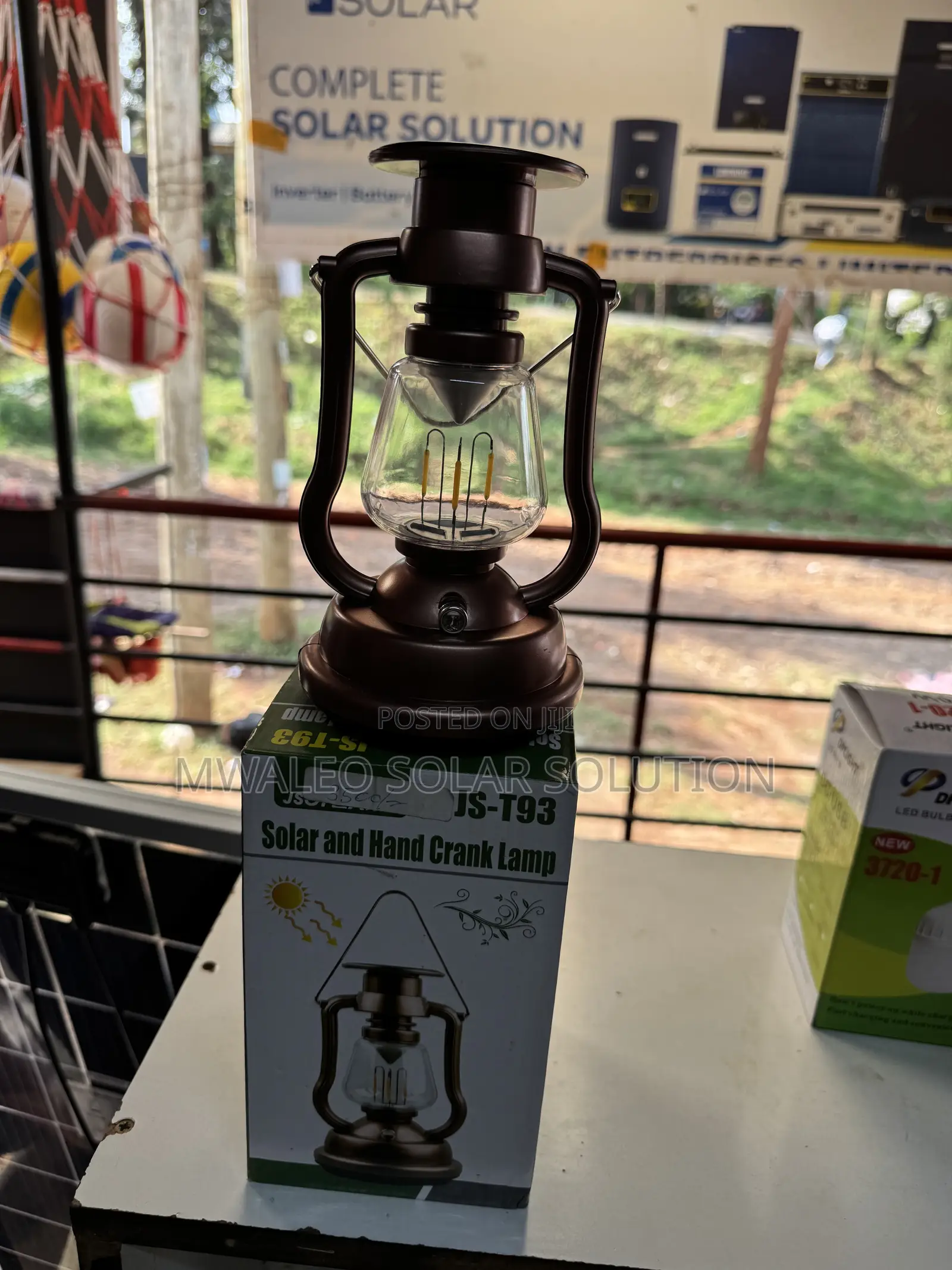 Solar and Hand Crank Lamp