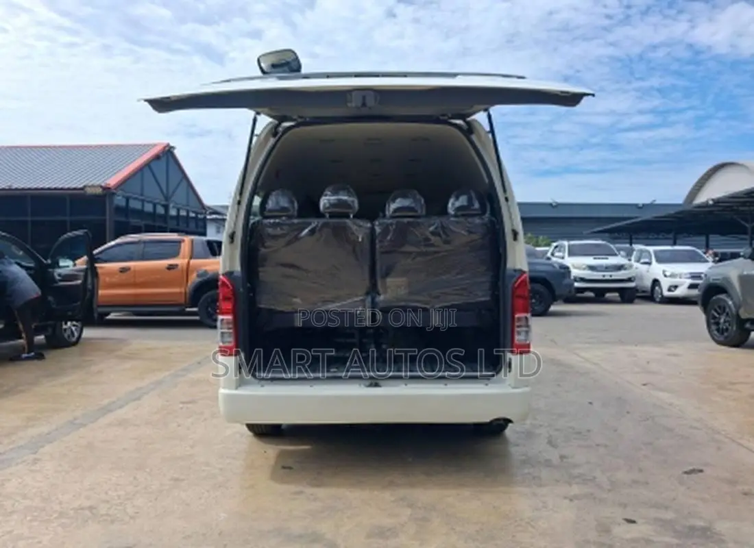 Toyota HiAce 2019
