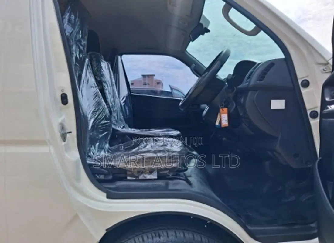 Toyota HiAce 2019