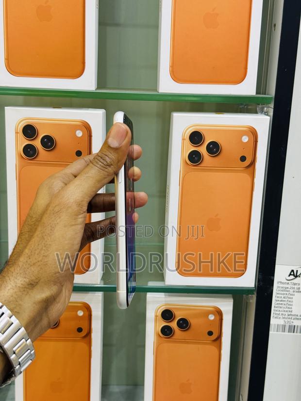Apple iPhone XR 64 GB White