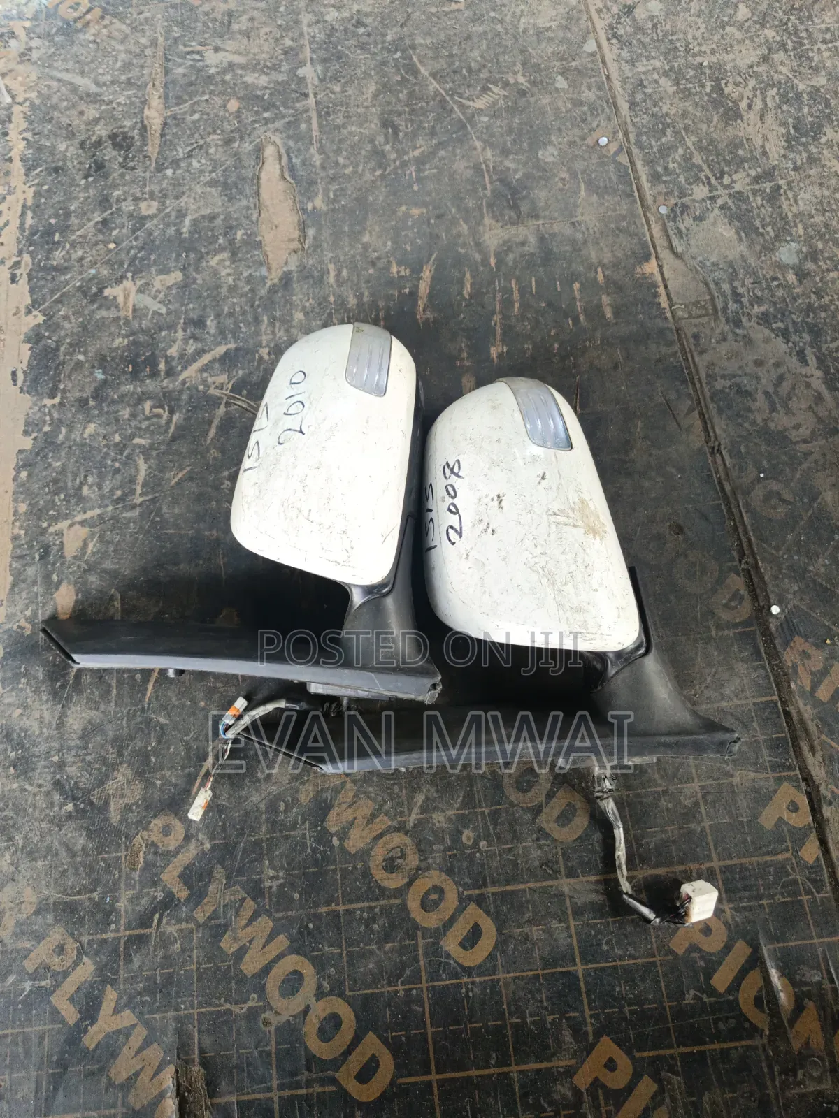 Toyota Isis 2010 Side Mirror Left Only