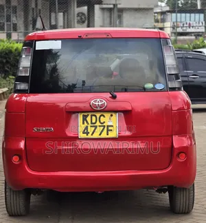 Toyota Sienta 2014 Red