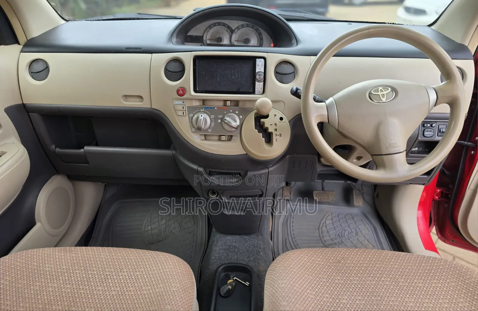 Toyota Sienta 2014 Red