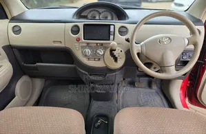 Toyota Sienta 2014 Red