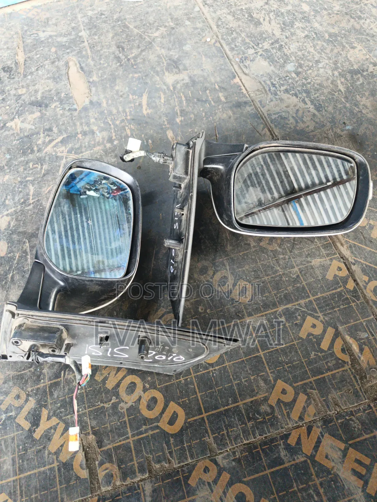 Toyota Isis 2010 Side Mirror Left Only