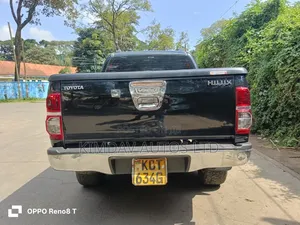 Toyota Hilux 2012 Black
