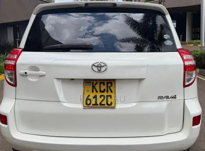 Toyota RAV4 2012 White