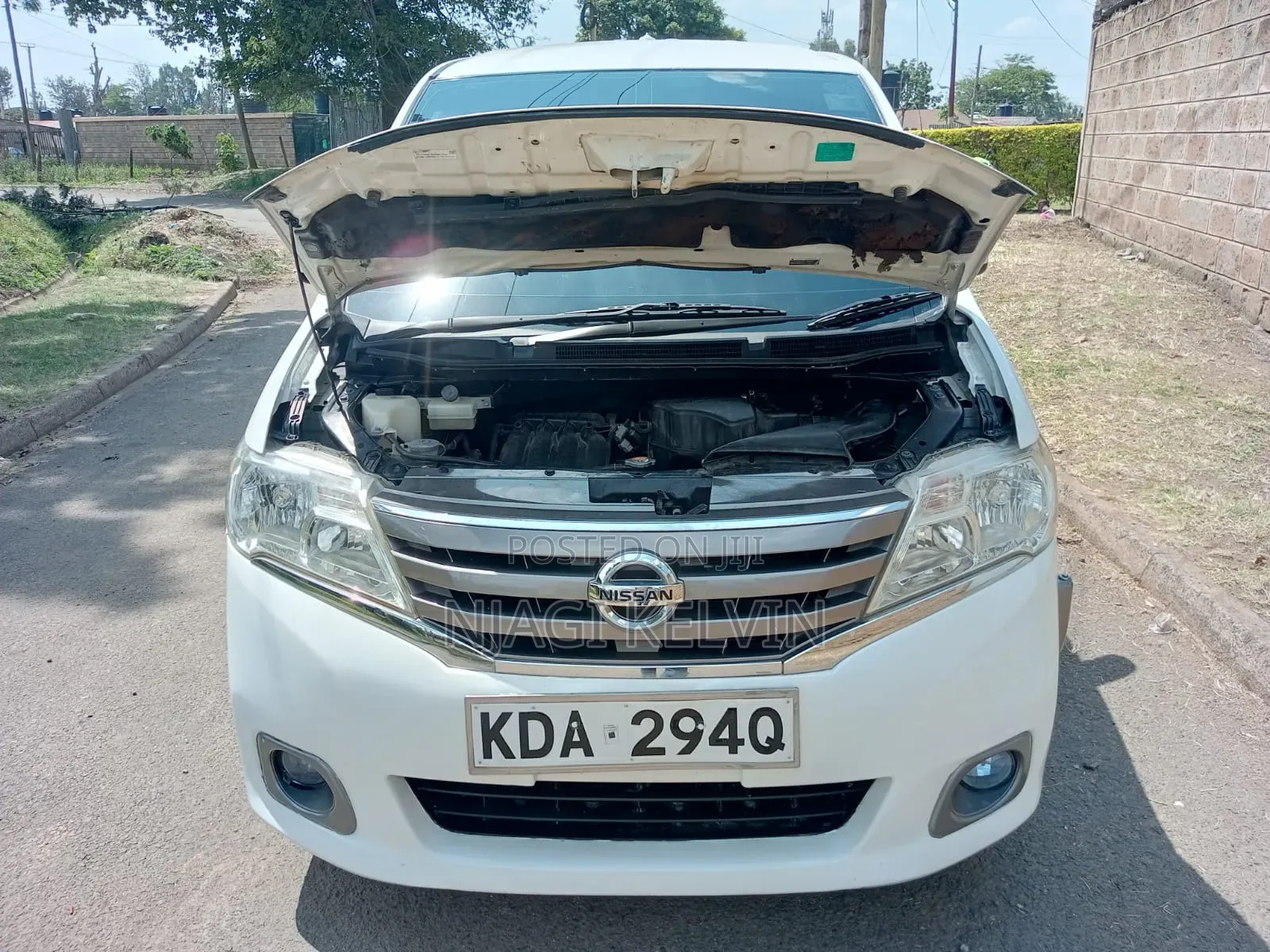 Nissan Serena 2013  White 