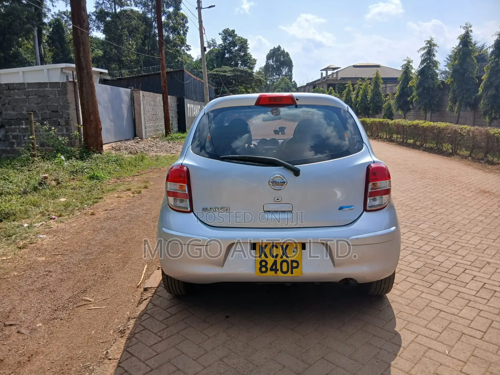 Nissan March 2012 Silver