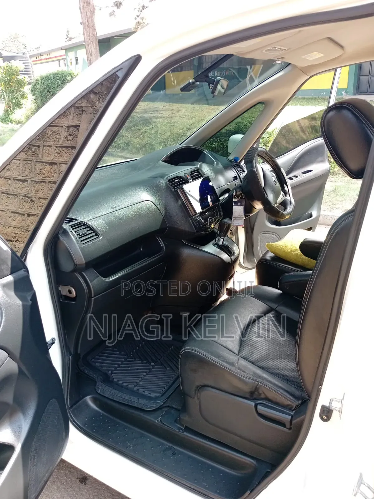 Nissan Serena 2013  White 