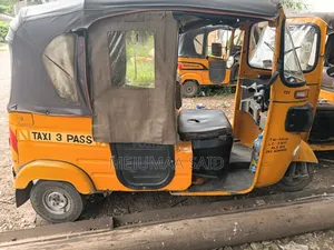 Bajaj RE 2018 Yellow
