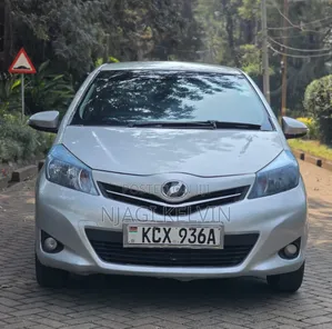 Toyota Vitz 2012 Silver