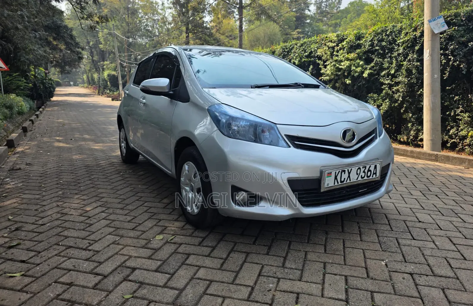 Toyota Vitz 2012 Silver