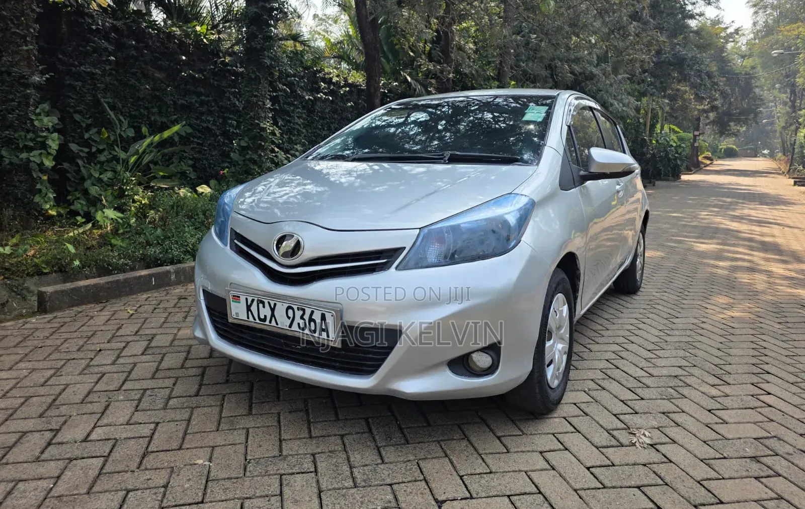 Toyota Vitz 2012 Silver
