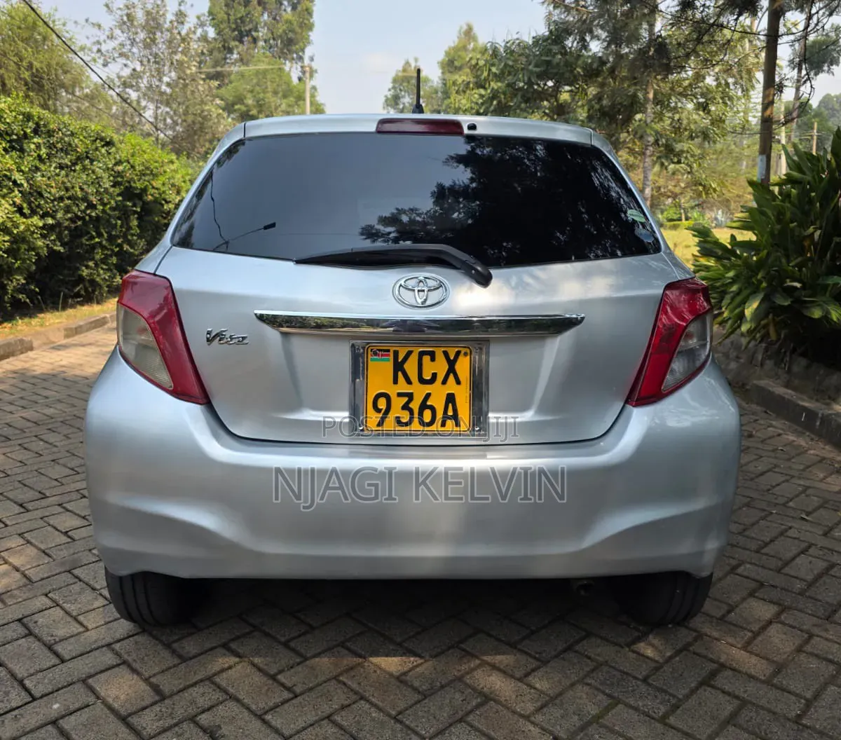 Toyota Vitz 2012 Silver