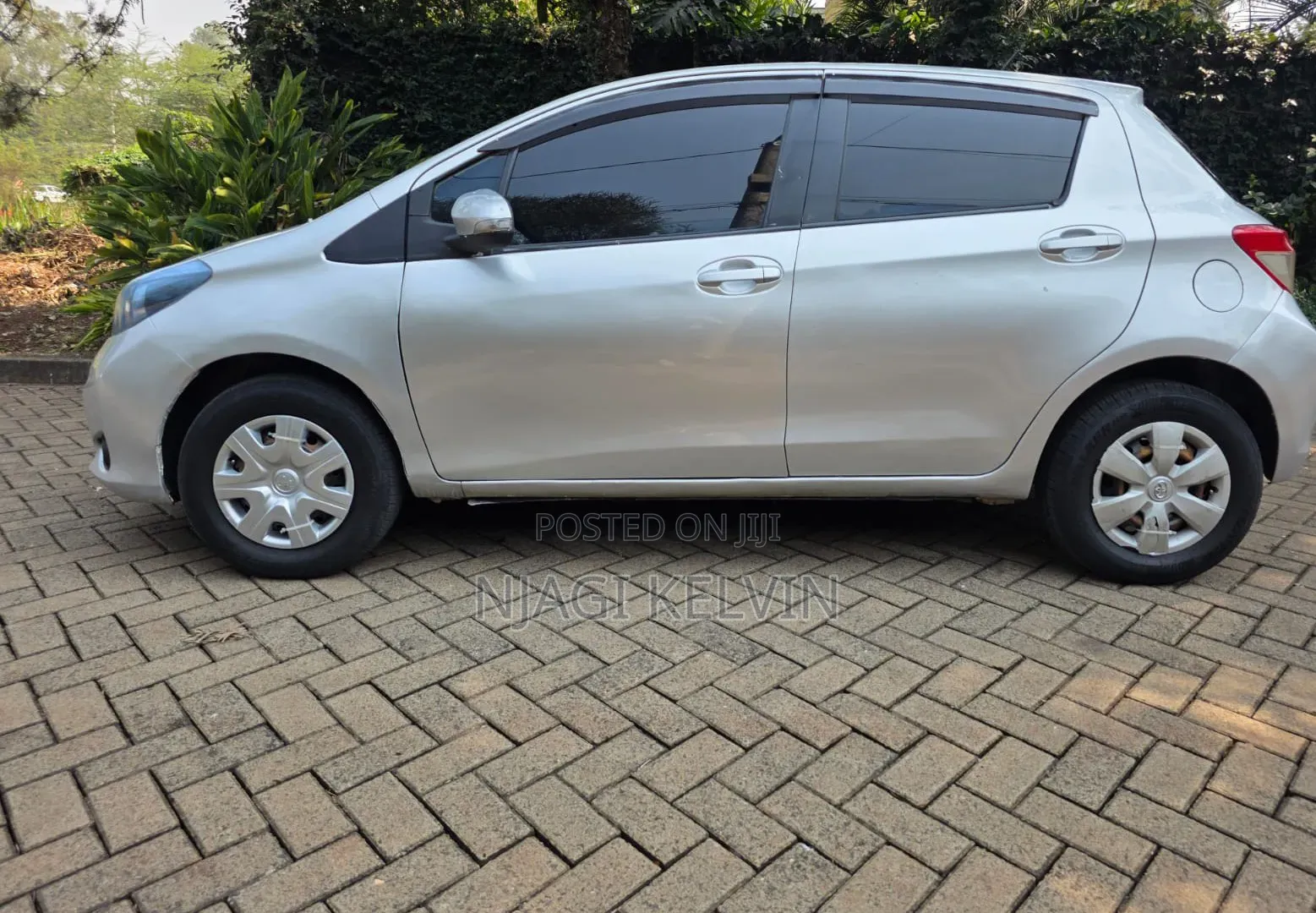 Toyota Vitz 2012 Silver