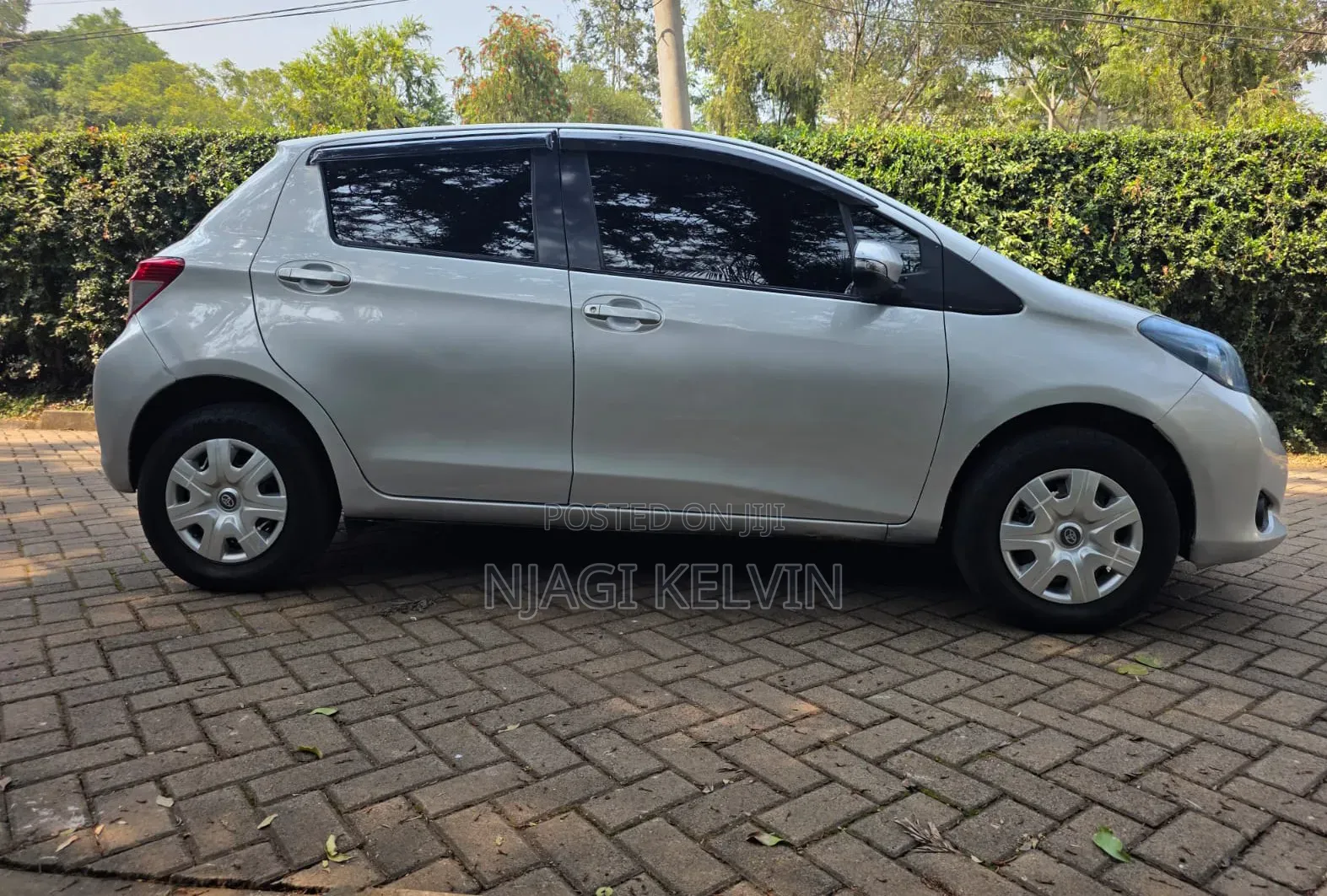 Toyota Vitz 2012 Silver