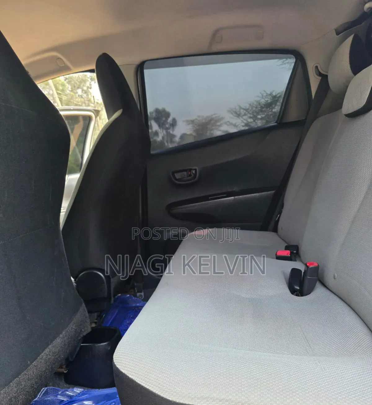 Toyota Vitz 2012 Silver
