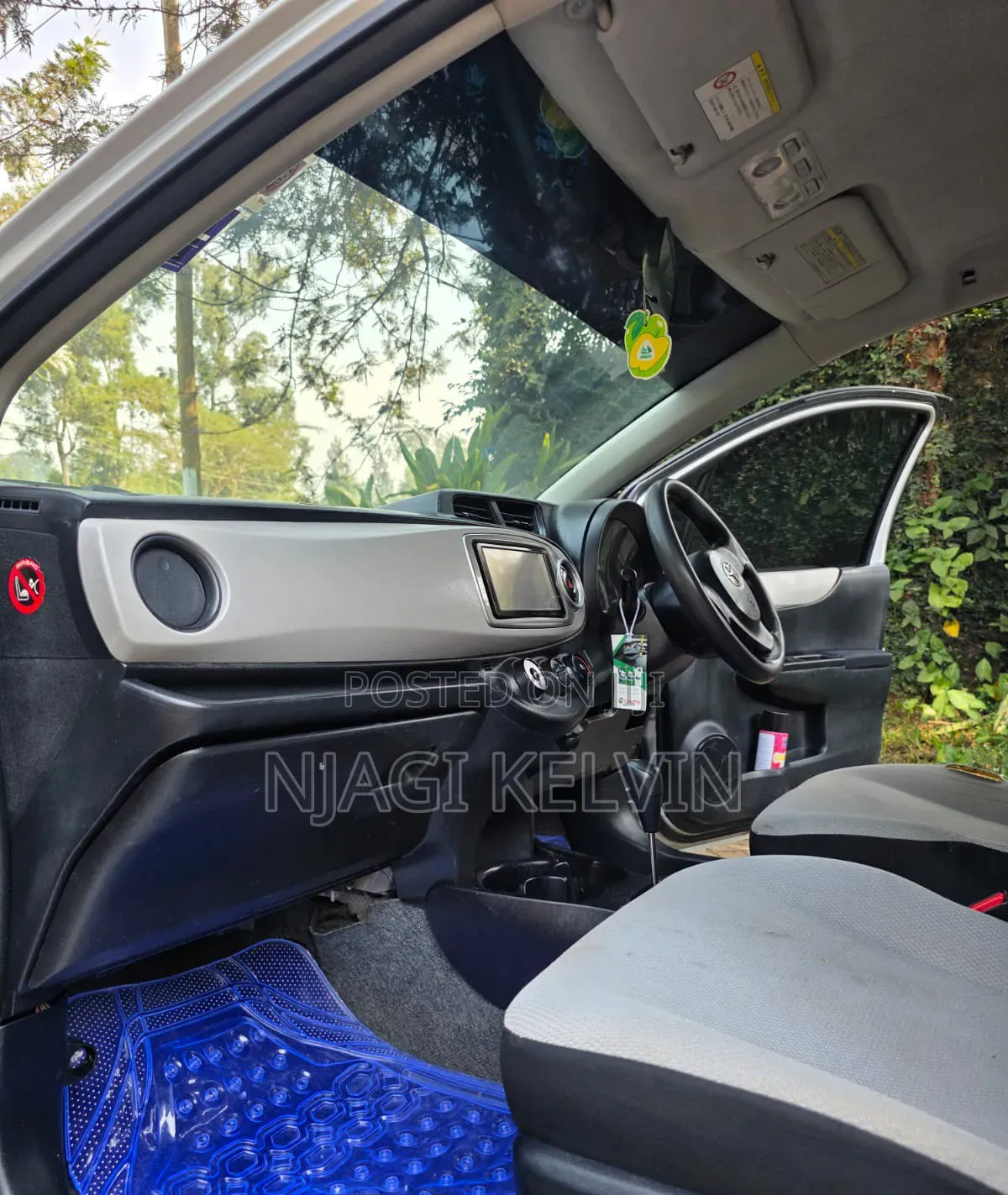 Toyota Vitz 2012 Silver