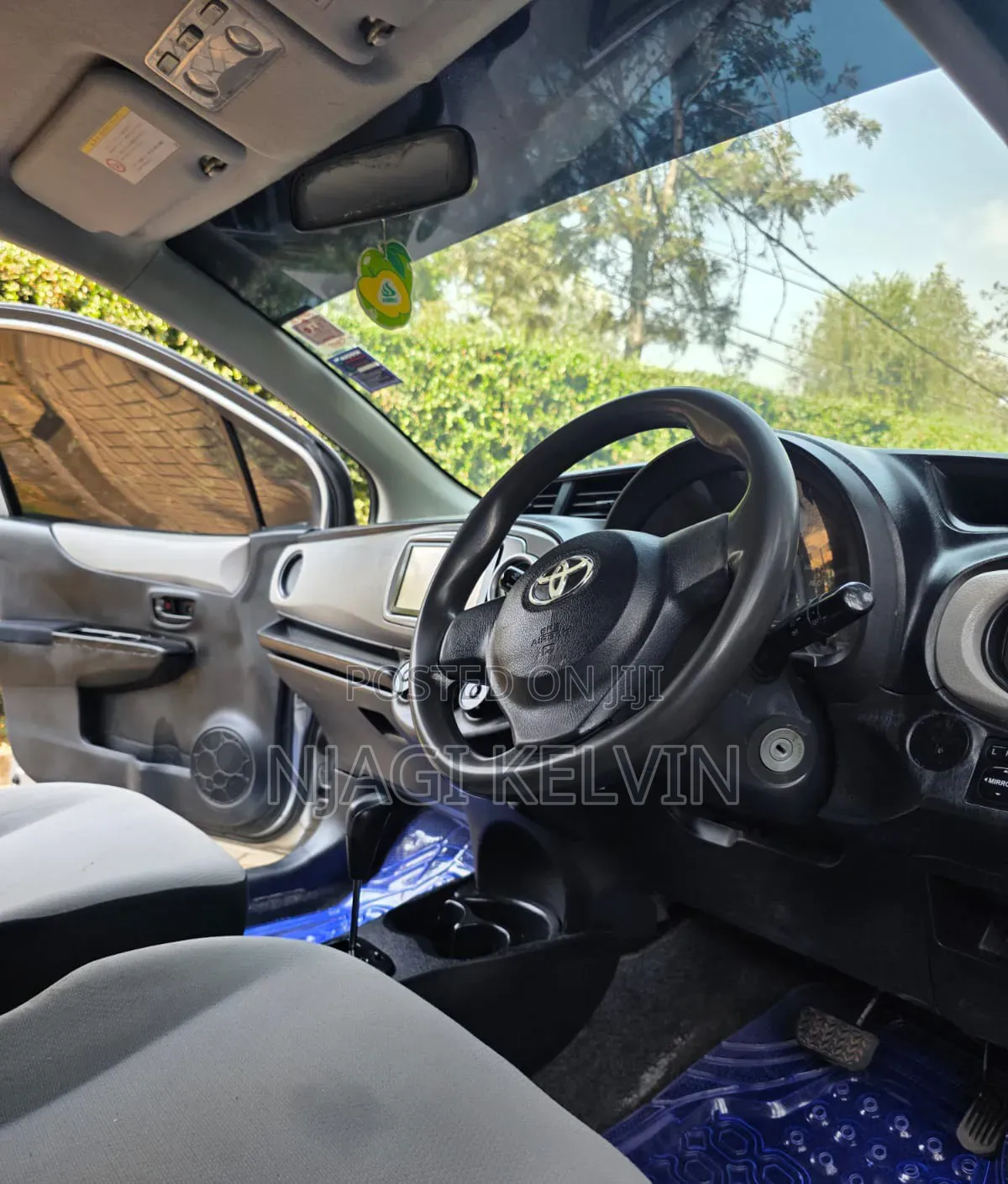 Toyota Vitz 2012 Silver