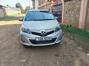Toyota Vitz 1.3 FWD 5dr 2013 Silver