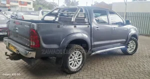 Toyota Hilux 2010 Gray