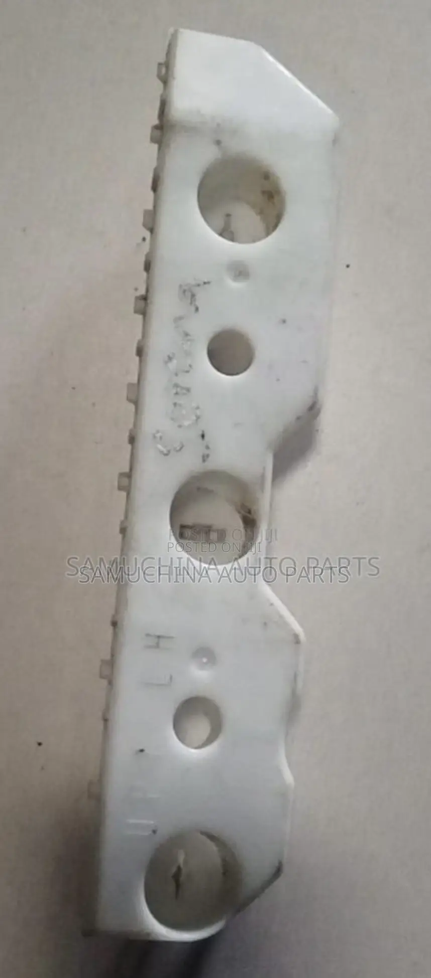 Front Bumper Slide Nissan Serena C26 {Rhs}