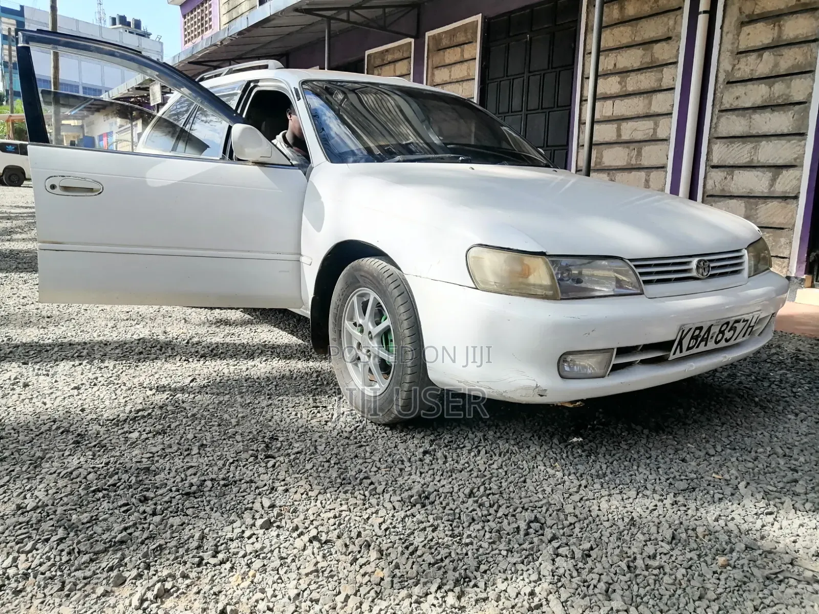 Toyota Corolla 2000 White