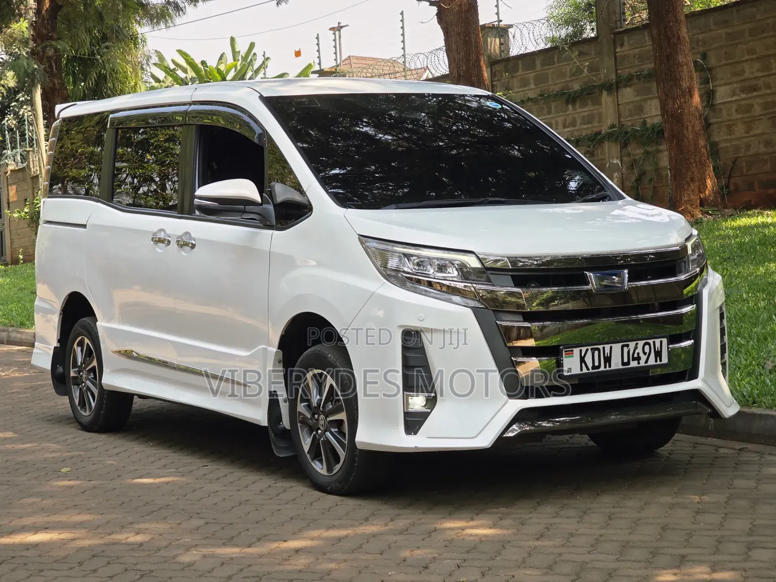 Toyota Noah 2018 White