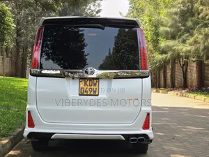 Toyota Noah 2018 White