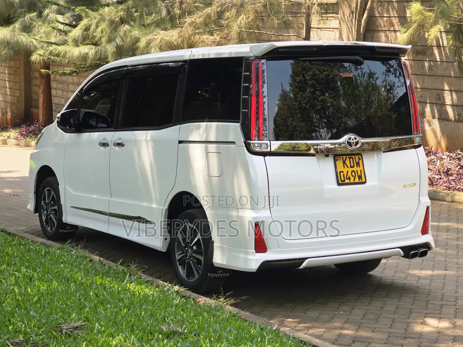 Toyota Noah 2018 White