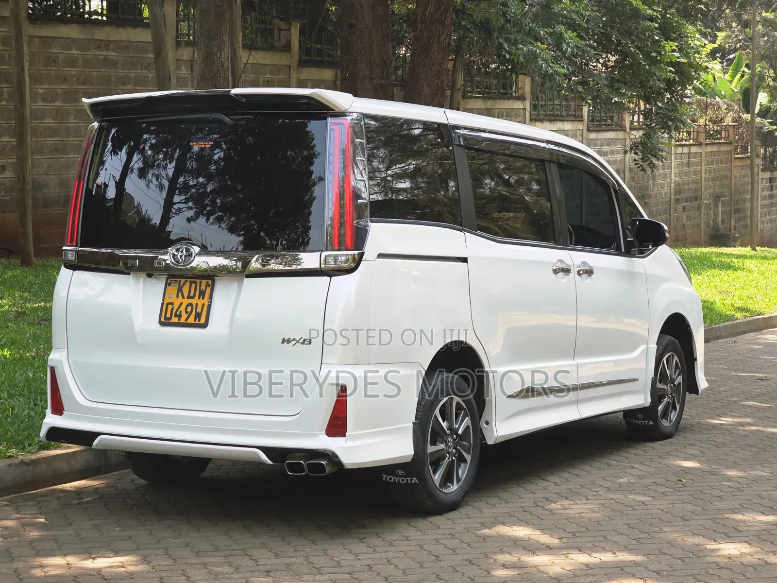 Toyota Noah 2018 White