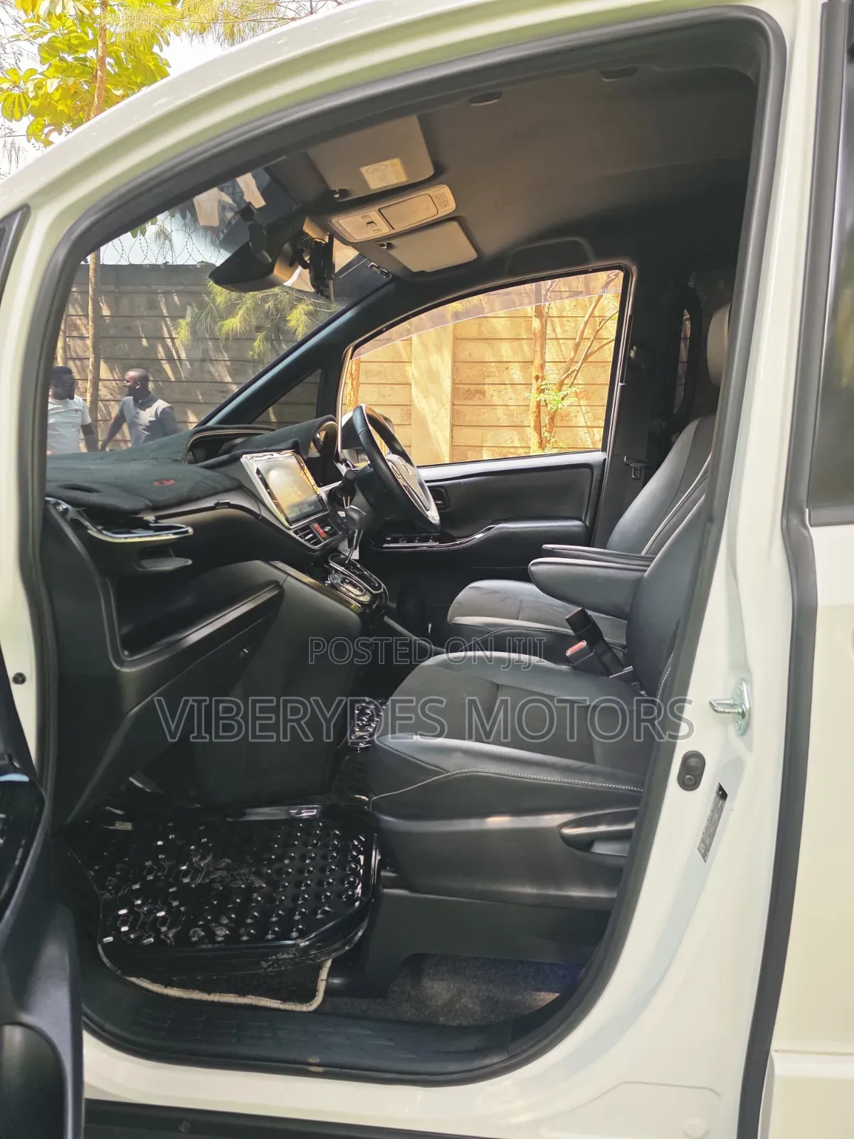 Toyota Noah 2018 White