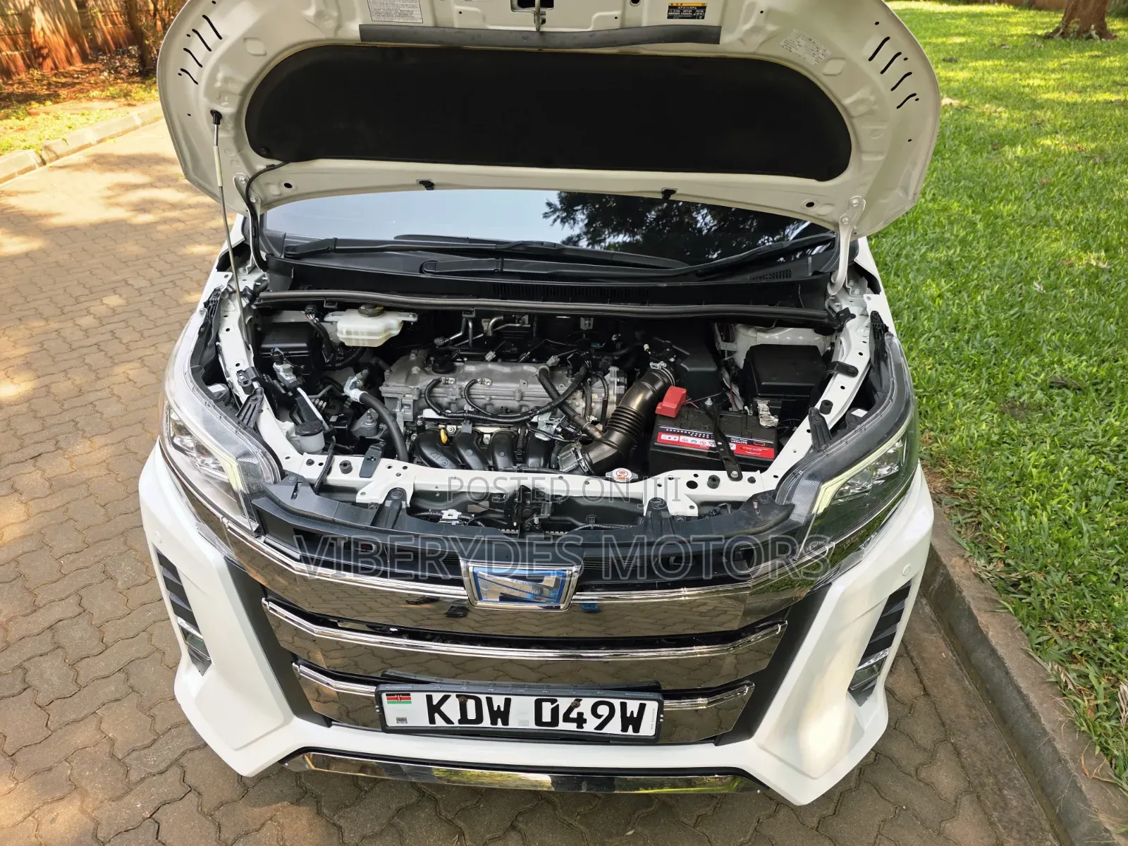 Toyota Noah 2018 White