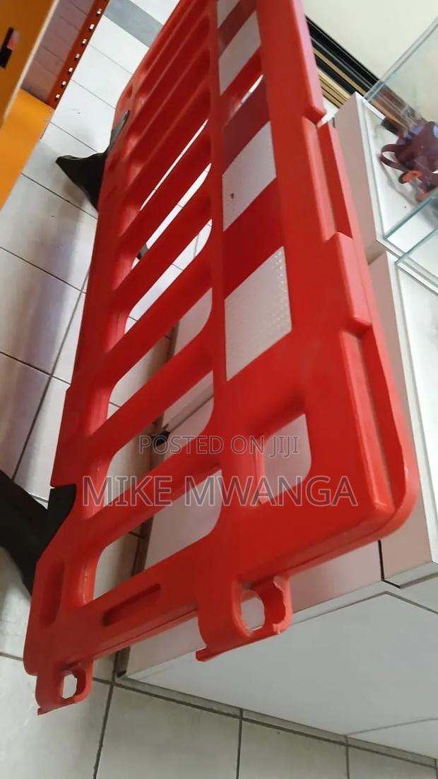 Traffic Plastic Road Barrier - thumbnail 2