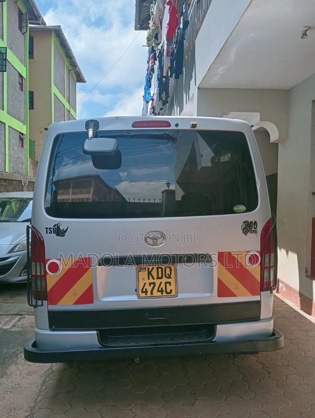 Toyota HiAce 2017 Silver - thumbnail 2
