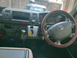 Toyota HiAce 2017 Silver