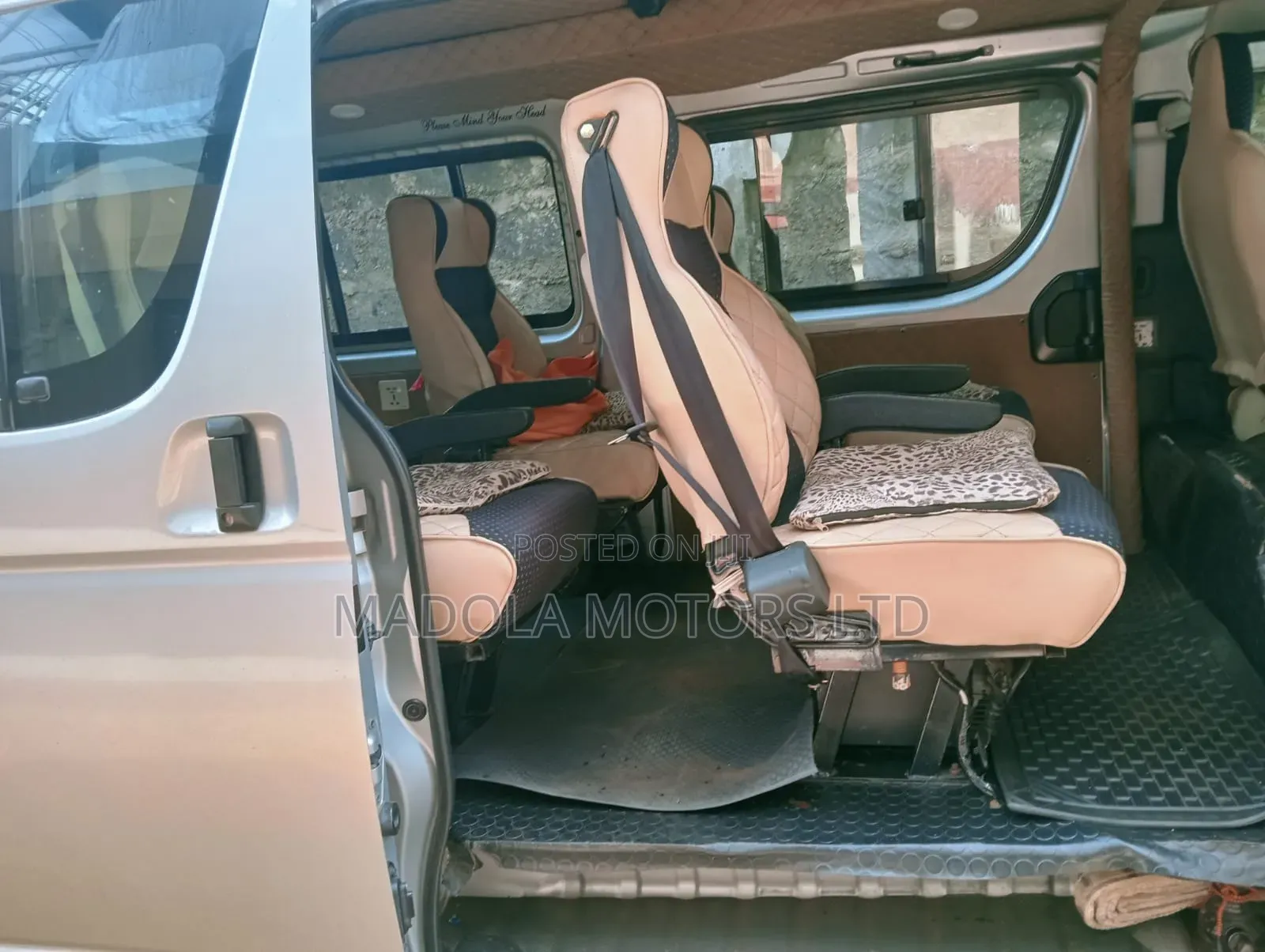 Toyota HiAce 2017 Silver