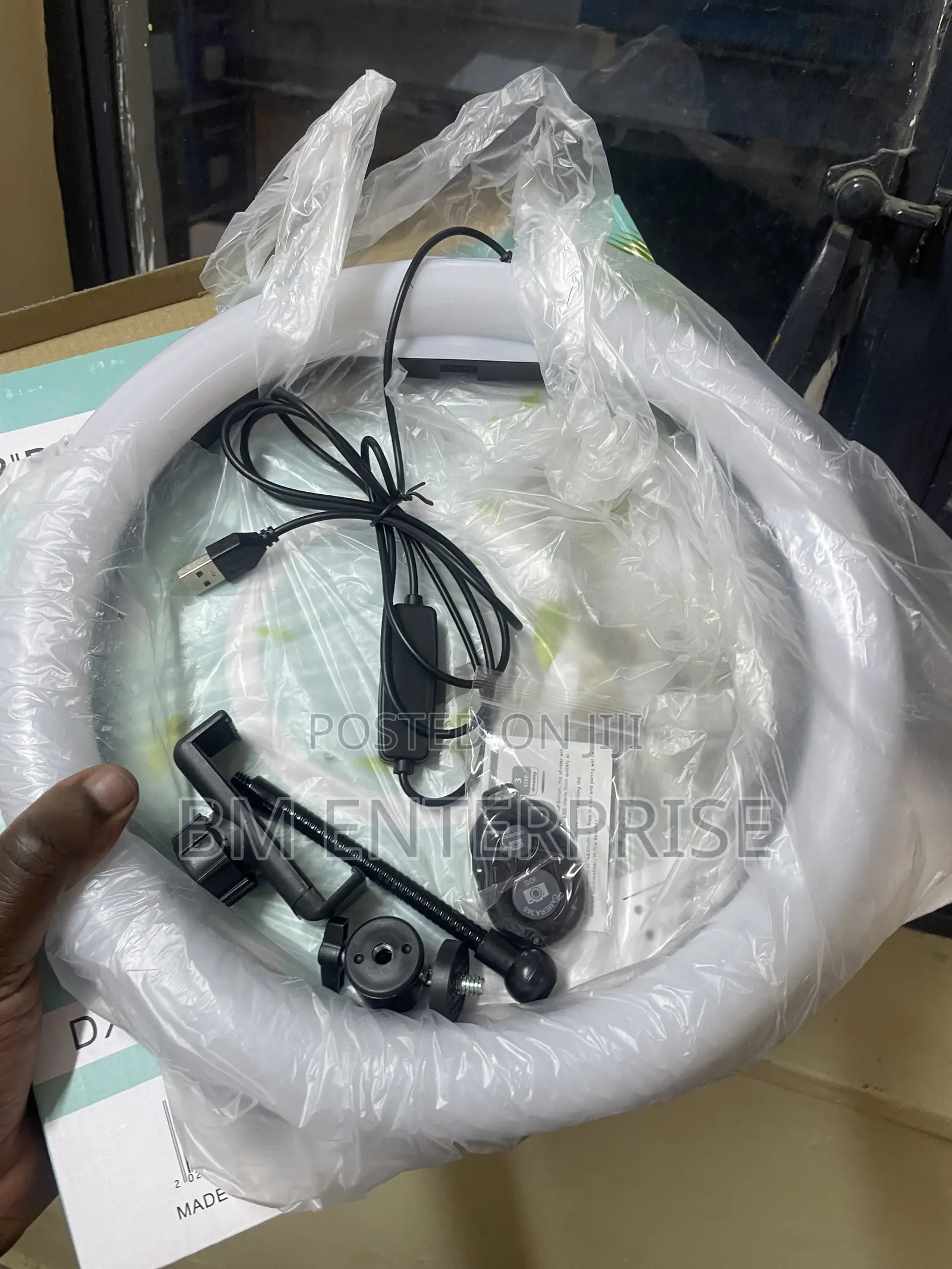 Brand New 12 Inch (USB) Ring Light