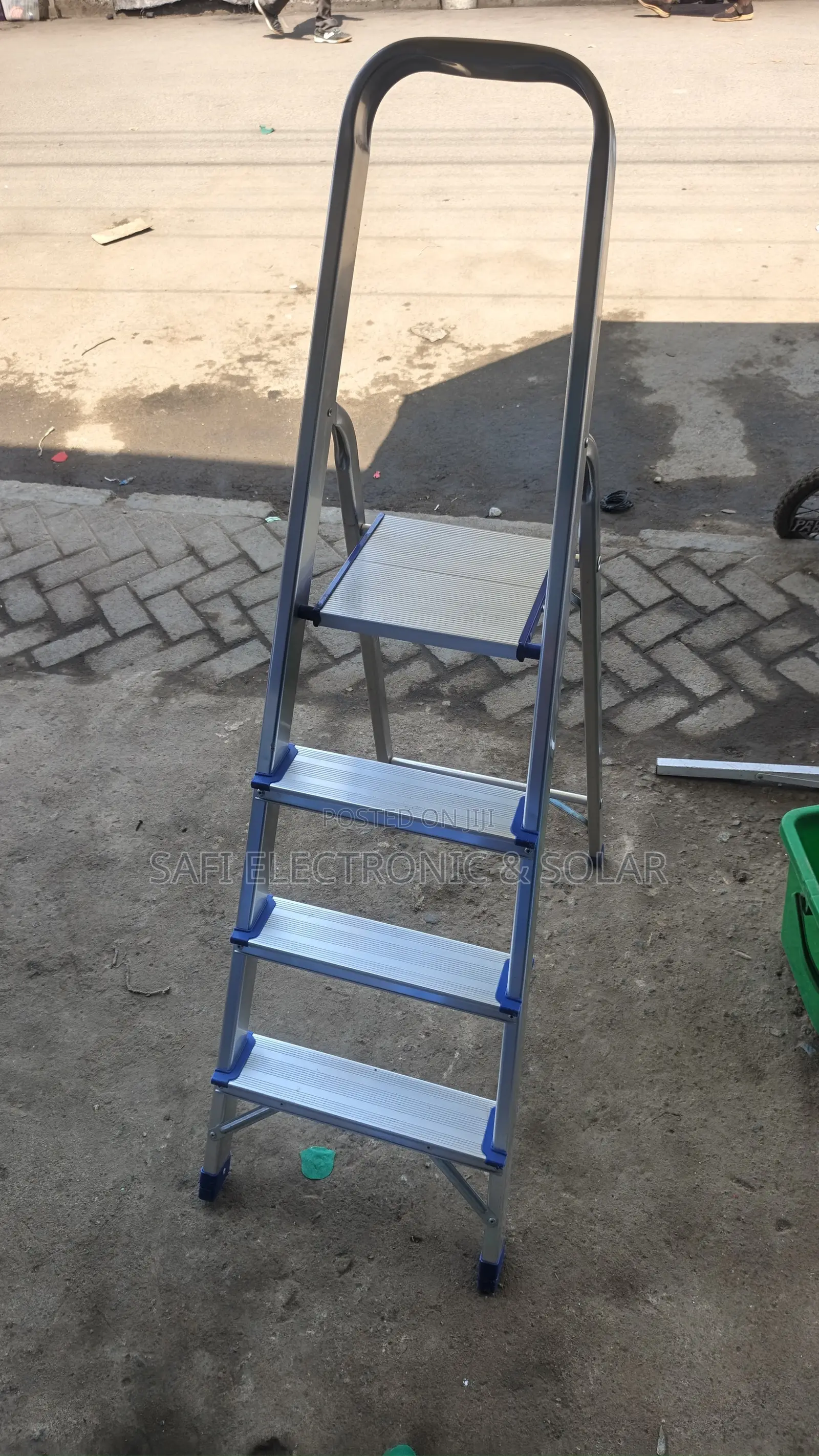 4-Step Aluminum Folding Ladder