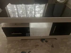 Slightly Used Coffee Table in Very Good Condition